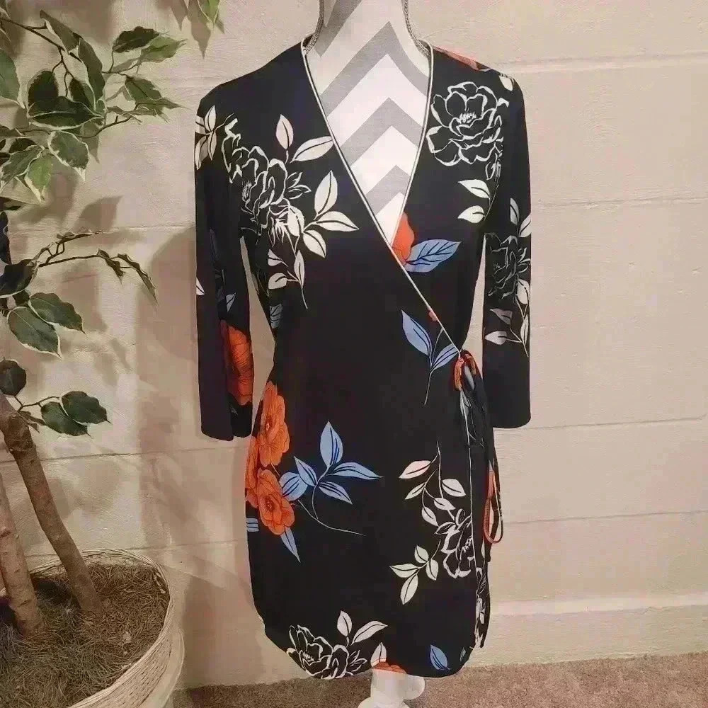 Forever 21 Wrap Floral Dress Size Small Deep V Mid Length Sleeve Above The Knee.